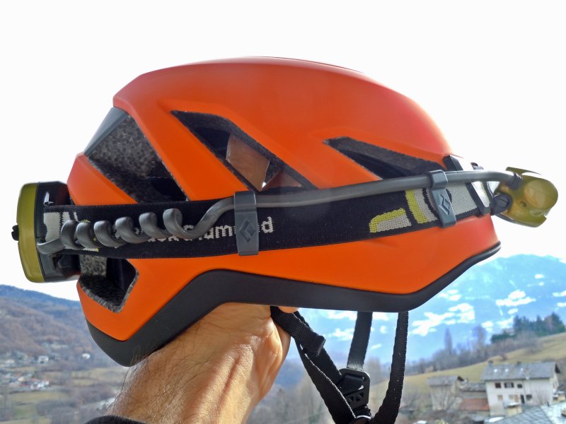 il casco con lampada frontale
