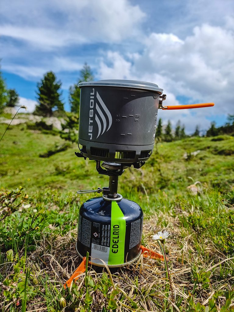fornello per bivacco in montagna