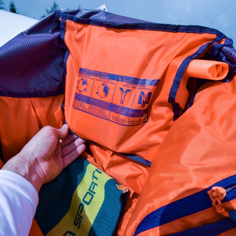 Zaino scialpinismo con tasca pala e sonda