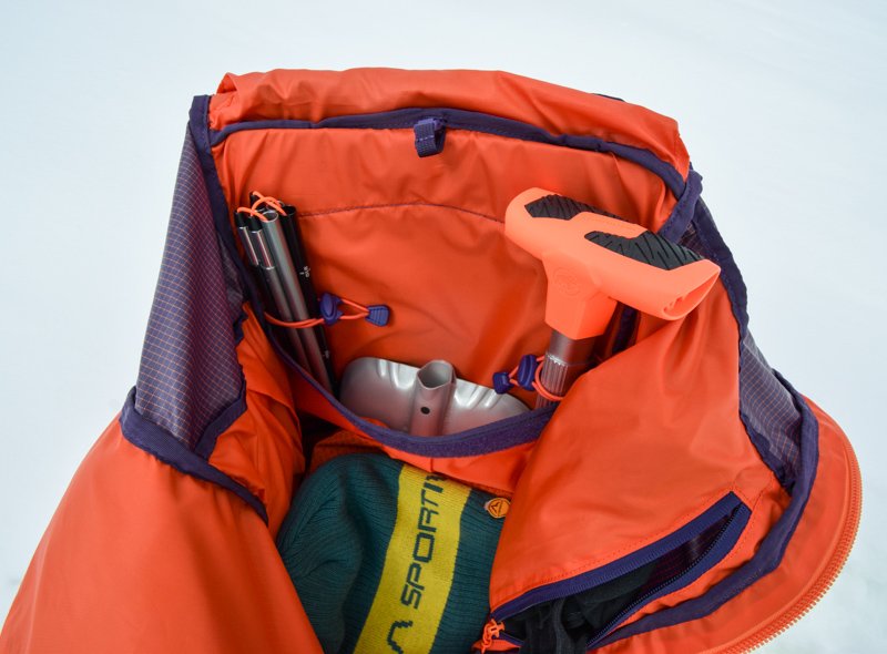 Scomparto pala e sonda zaino scialpinismo