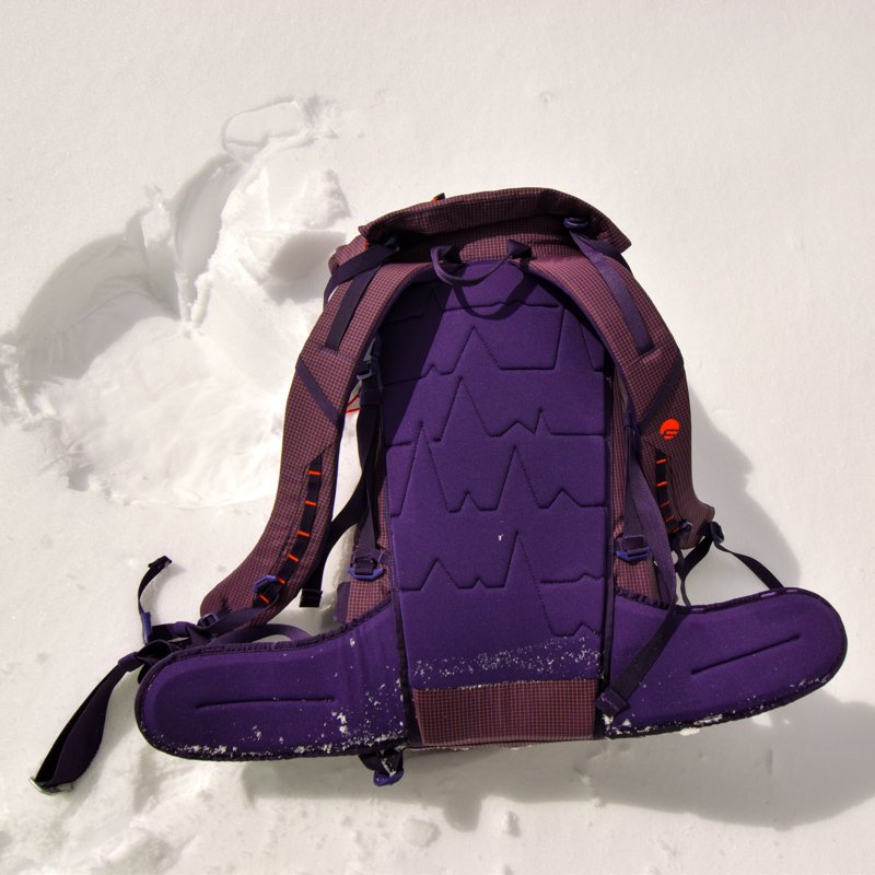 Zaino scialpinismo e freeride con schienale ergonomico