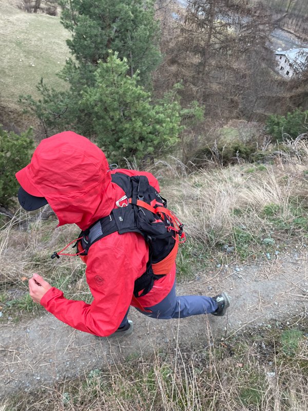 running with la sportiva jacket