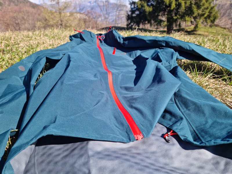 main zip asics jacket