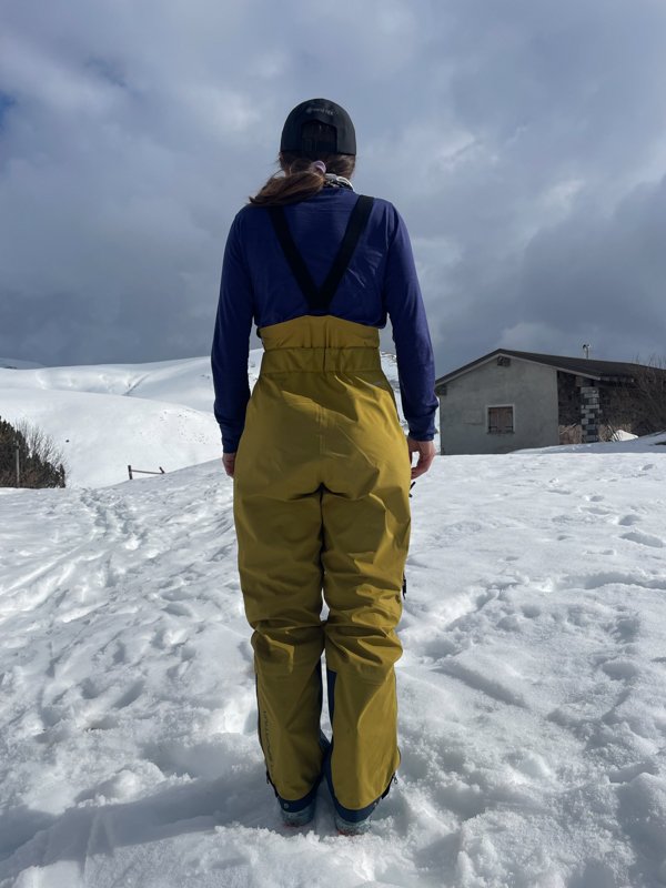 rückseite latzhose