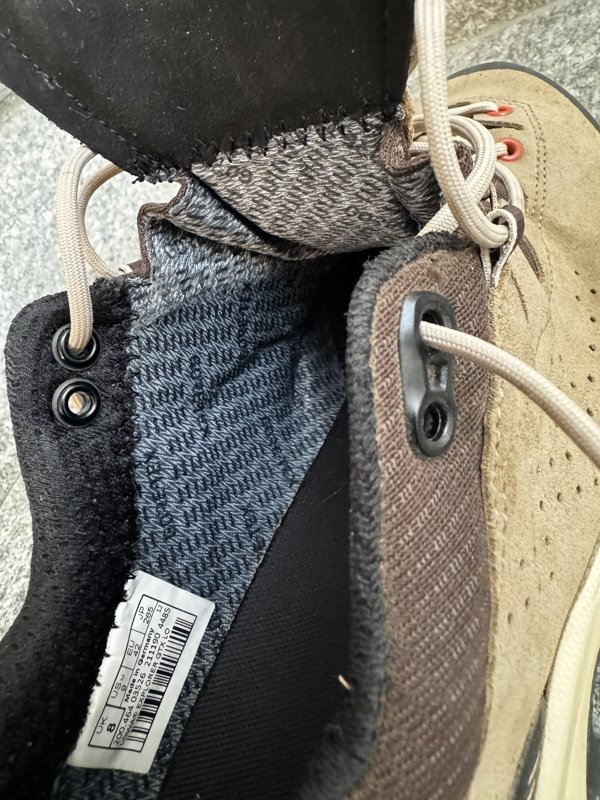 Fodera in Gore-Tex e dettagli costruttivi